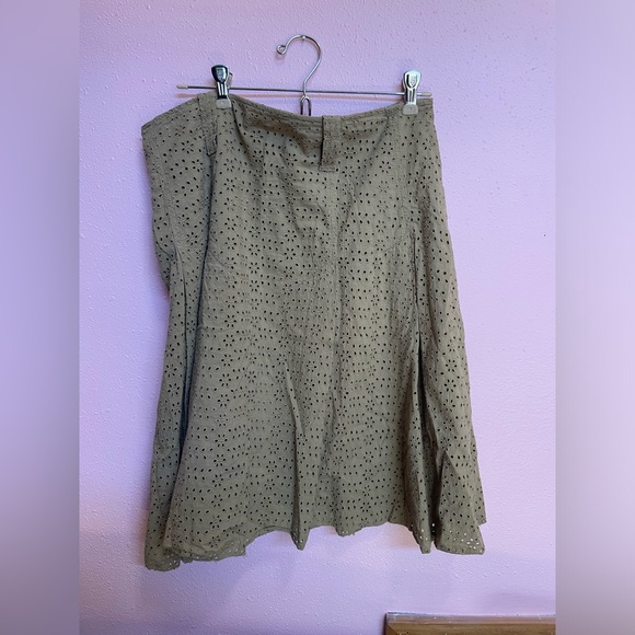 Burberry 100% Cotton Olive Green Eyelet Skirt US Size 10 - Picture 2 of 3